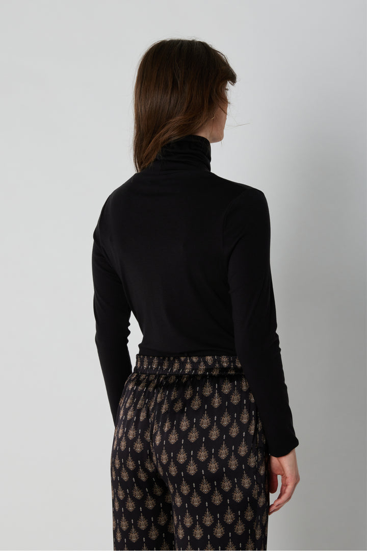 PBO PBOSeta jerseybluse med rullekrave BLOUSE Sort