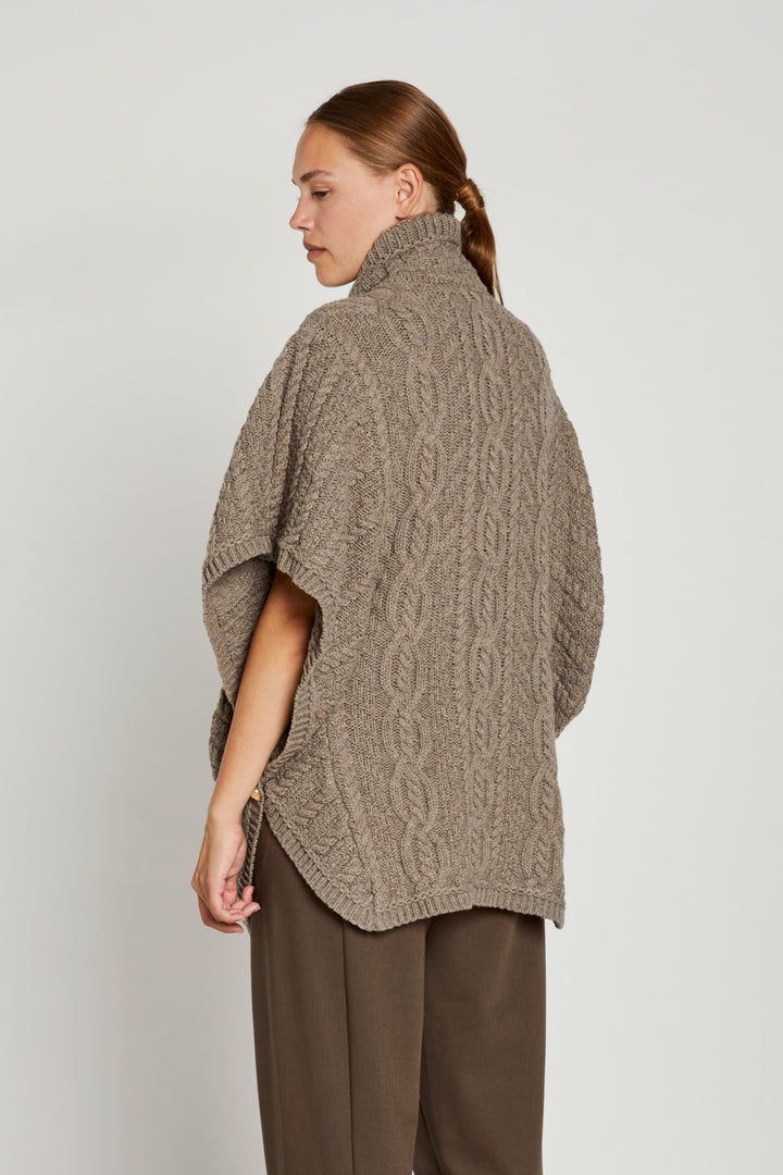 PBO Talina strik cape KNITWEAR, HEAVY 143 Dark-sand